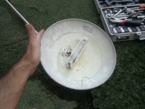 Desmontamos el pie Halógeno y retiramos la lámpara tradicional